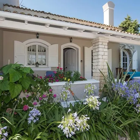 Avlaki House,stylish In Kassiopi